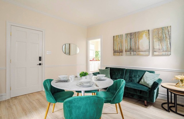 6-Guest Pet-Friendly Home, 4Min Walk to NYC Train