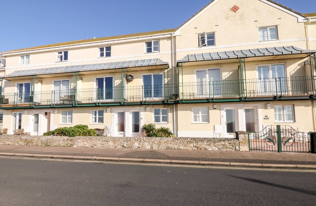 6 LYME MEWS, family friendly, with a garden in Seaton, Devon