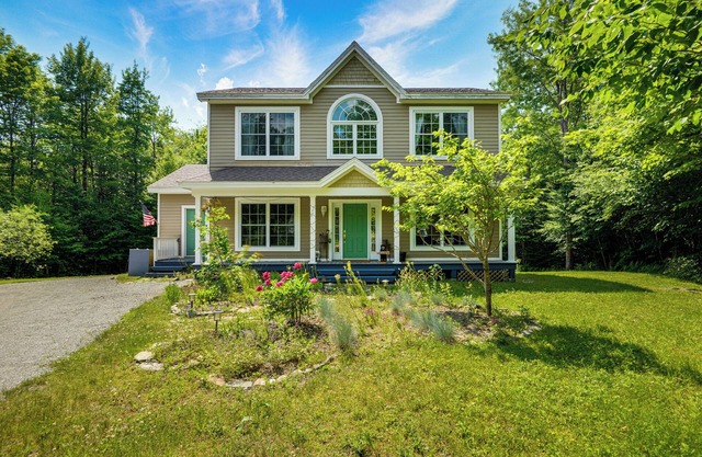 6 Mi to Mt Snow: Nature-View Home w/Fire Pit!
