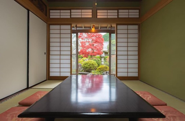 6 min walk from JR. Entire Traditional House w/Zen Garden