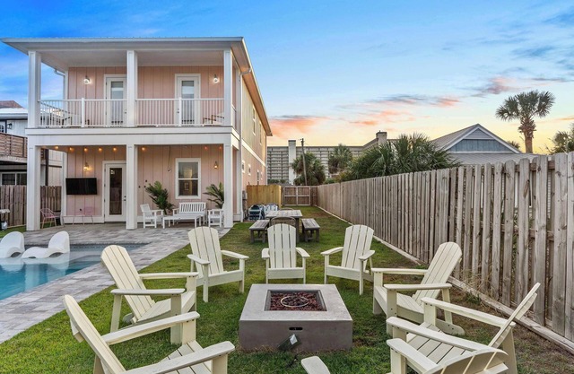 6 min walk to beach!|Free Heated Pool|Beach chairs