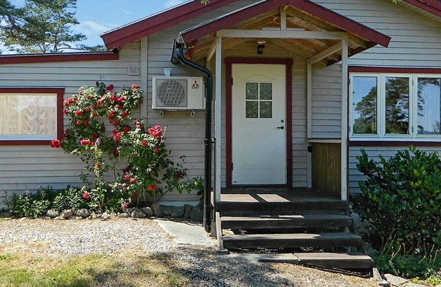 6 person holiday home in HAKENÄSET