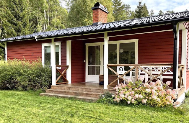 6 person holiday home in STAVSJÖ