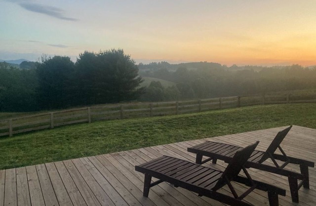 6-Person House with private hot tub and screen porch