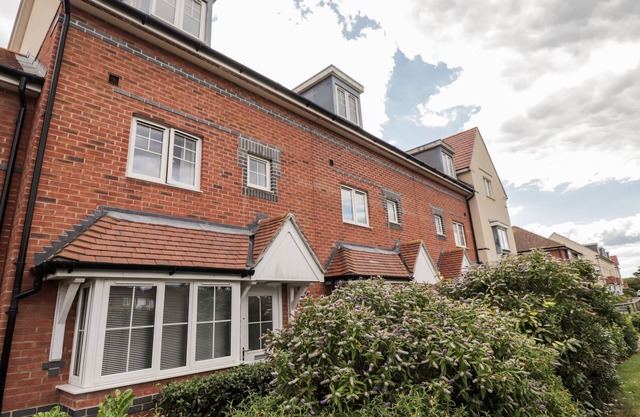 60 GALLEY HILL VIEW, family friendly, with a garden in Bexhill-On-Sea