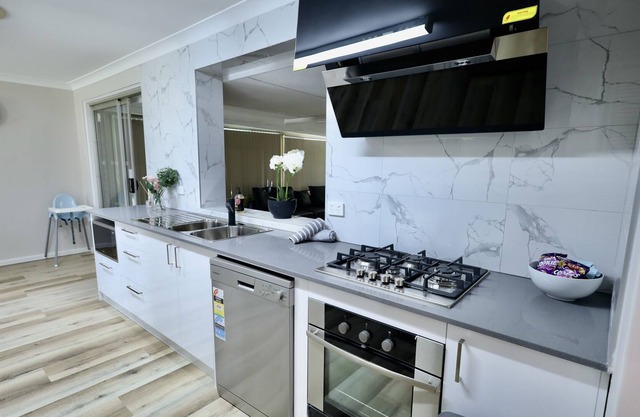 63 Family Home in Noranda sleeps 8