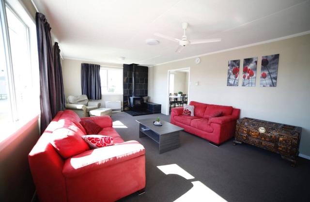 67 Tekapo Drive · Aoraki Mt Cook Alpine Bach - FREE WIFI