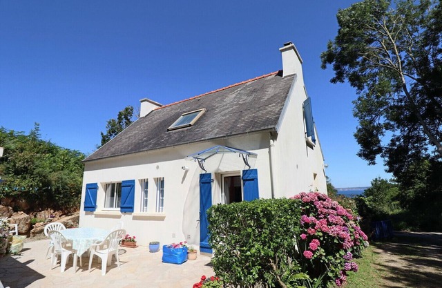 685-Ty Kastel Coz 50m from the sea
