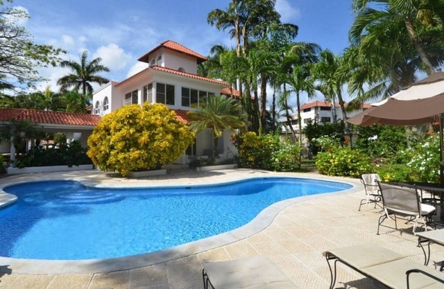 6BD 6BTH luxury party villa in central Sosua, guest-friendly, near everything!