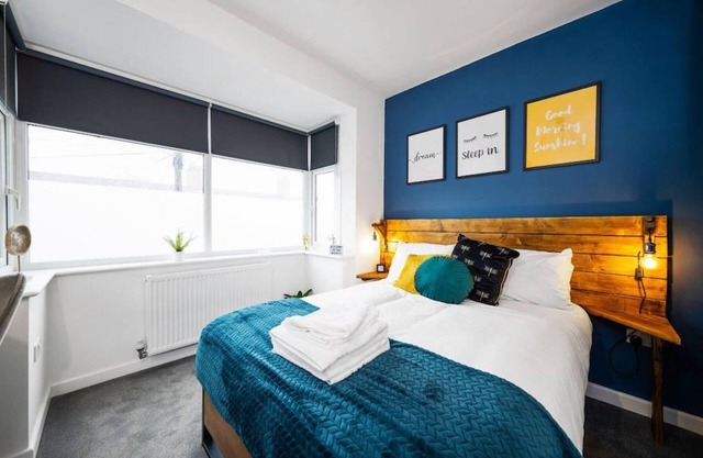 7 bed house| Sleeps 14 | ENSUITE |Free HS WIFI | TVs in rooms | CITY CENTRE | Inspire Homes