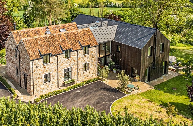 7 bedroom accommodation in Upper Littleton, Chew Valley