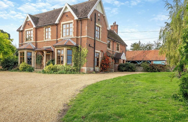 7 bedroom accommodation in Earsham