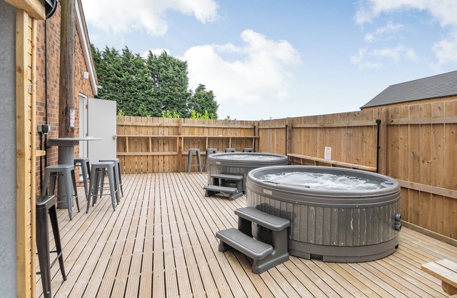 7 bedroom accommodation in Great Hatfield, near Hornsea