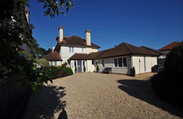 7 Bedroom Contemporary Family Friendly Home Nr Southbourne Beach