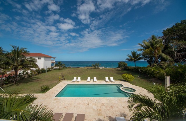 7-bedroom Oceanfront Villa with Pool, Amazing Sea Views, Guest-Friendly