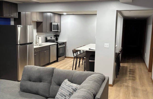 7 Beds-Sleeps 10-Millennium Suite