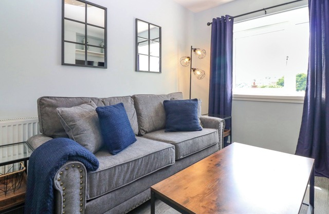 7 HIGH BUCKHOLMSIDE, romantic in Galashiels