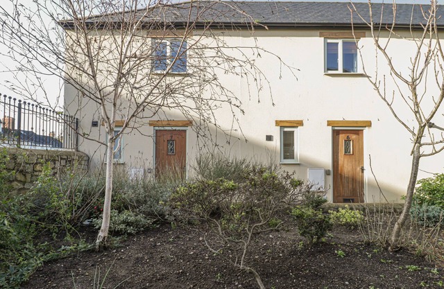 7 MALT HOUSE COURT, family friendly, with a garden in Watchet