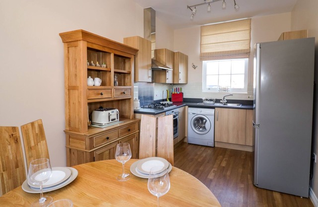 7 MART LANE, family friendly, with a garden in Stourport-On-Severn