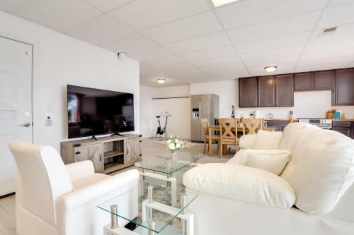 7 Mi to Golf Course Brighton Apt with Yard and Patio