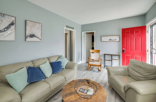 7 Mi to Historic Third Ward: Home in Lincoln Park!