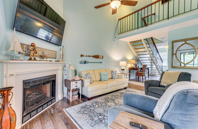 7 Mi to The Wharf: Gem w/Beach Access