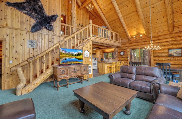7 Miles outside of Sunriver Proper, Riverfront, Wi-Fi, Furnished Deck, privat