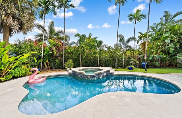 7 Minutes to Beach ~ Saltwater Pool ~ Open Floor Plan