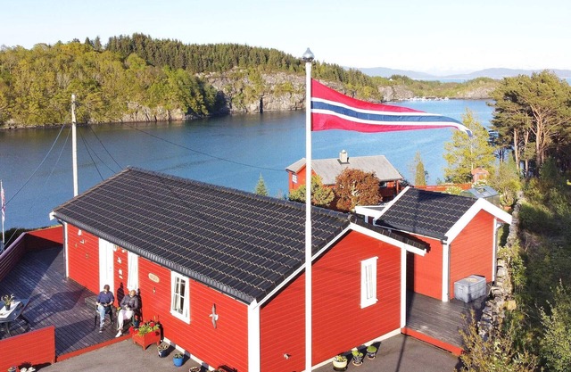 7 person holiday home in KLOKKARVIK