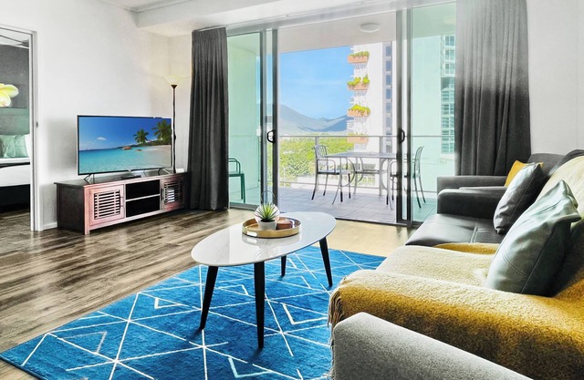'7' Reef Harbour Views ~ 2BR/2Bth Pool Gym WiFi