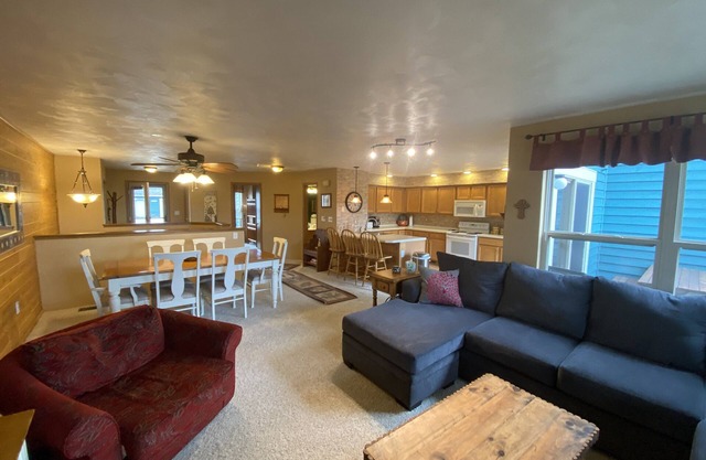7 Springs Condo Immaculate~Perfect For Family SLEEPS 9