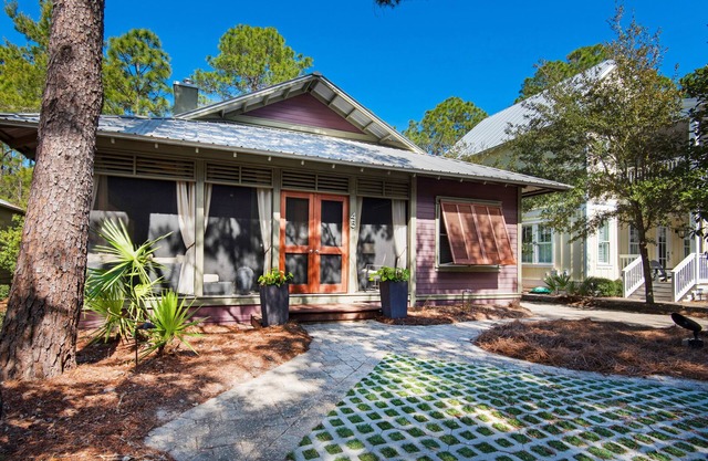 700yds 2 Beach~4 Bikes Included~Optl Golf Cart~Pool~Porch~Bramble Cottage