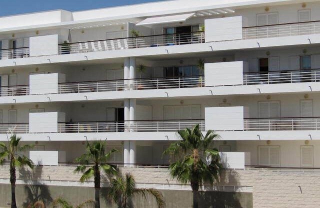 7190/AL Luxury Air-Conditioned Lagos Marina Apartment, Shared Pool,
