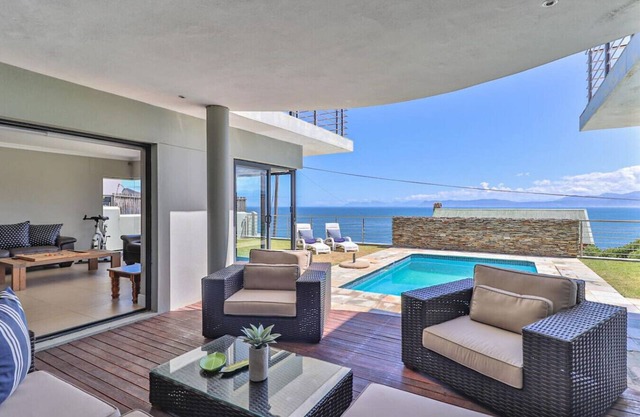 72 on Vyfer | Family friendly | Whale watching | Pool