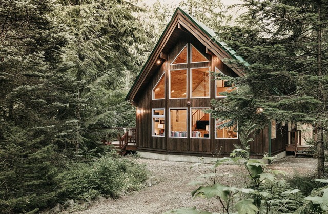 75SL - 2-Bdrm - Loft - Sleeps 6 - WIFI - Pets Ok