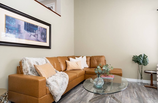 (7A)Elegant and Relaxing 2BR 2BA Suite with King and Queen Beds