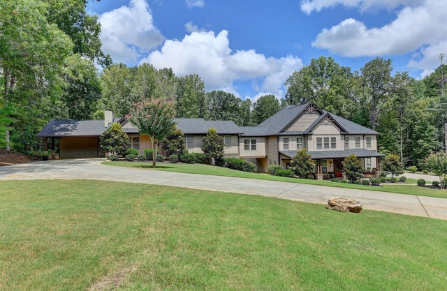 8-bedroom Luxury Home, 4.8 Acre w/Pool, Minutes to Suwanee downtown and Lake