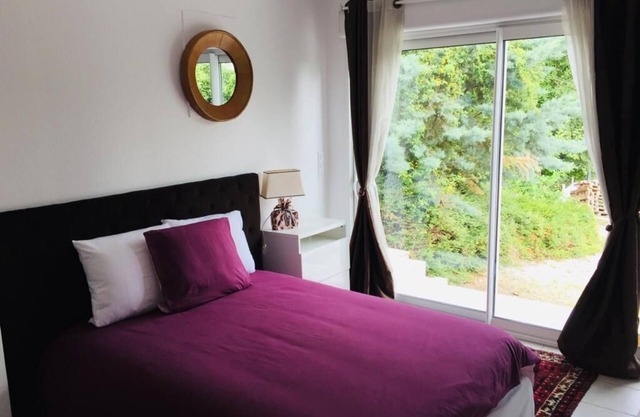 8 bedrooms/6-seater jacuzzi/petanque/billiards/babyfoot 1h30 from Paris