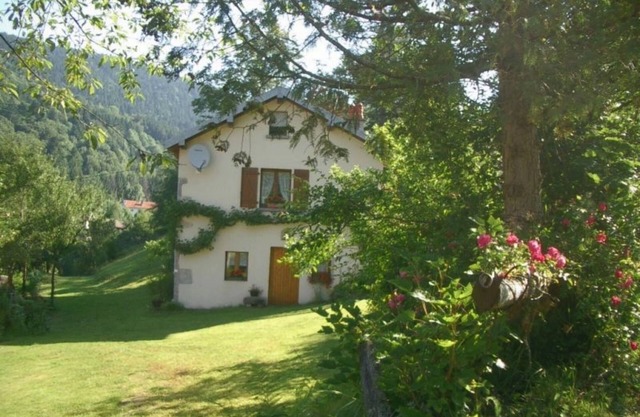 8 km from Gérardmer, independent house in a peaceful setting, surrounded by nature.