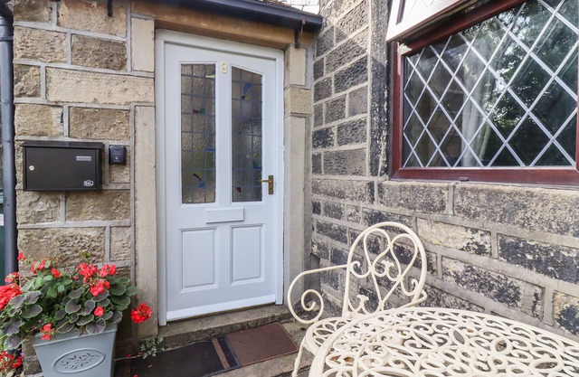 8 LUNE STREET, pet friendly, character holiday cottage in Haworth