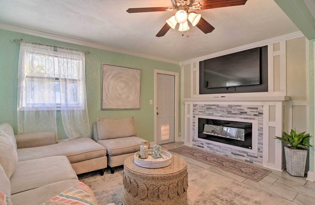 8 Mi to Beach: Family-Friendly, Pastel Gem!