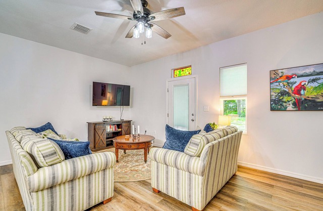 8 Mi to Ocala: Quiet Silver Springs Home w/Grill!