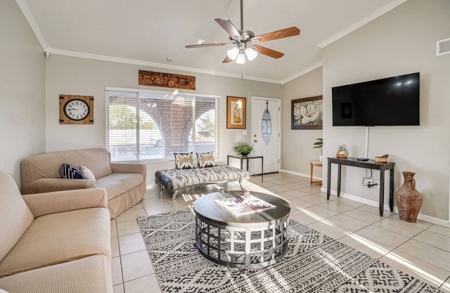 8 Mi to State Farm Stadium: Glendale Home w/Grill