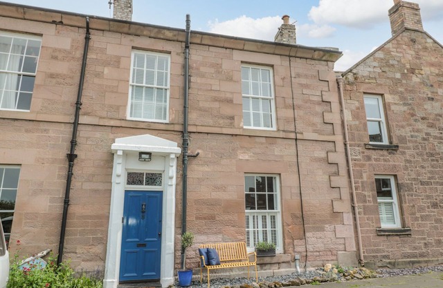 8 PEDWELL WAY, pet friendly, country holiday cottage in Norham