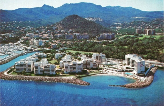 80 m², 2 BEDROOM - INCREDIBLE FRONT SEA VIEW - 1min Pool, Beach, Tennis…