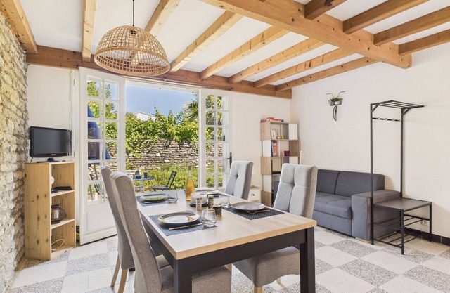 800 m from the beach, garden, house for 4