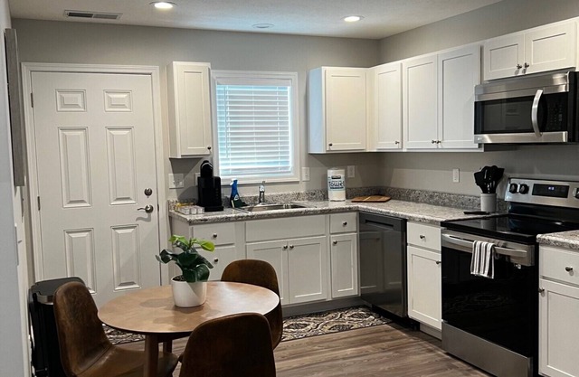 801 Gregg St. 2 Bed Apt Fully Furnished