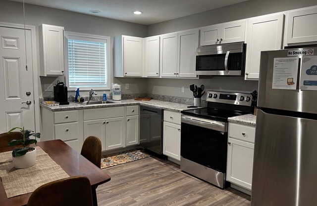 811 Gregg St. 2 Bed Apt Fully Furnished