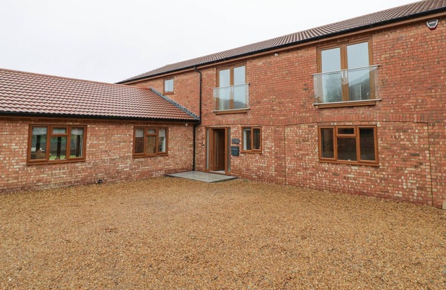 85A BRAYBROOKE ROAD, family friendly, with hot tub in Desborough