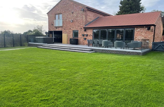 85A BRAYBROOKE ROAD, family friendly, with hot tub in Desborough